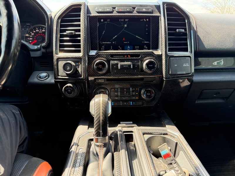 Ford F-150 Vehicle Full-screen Gallery Image 14