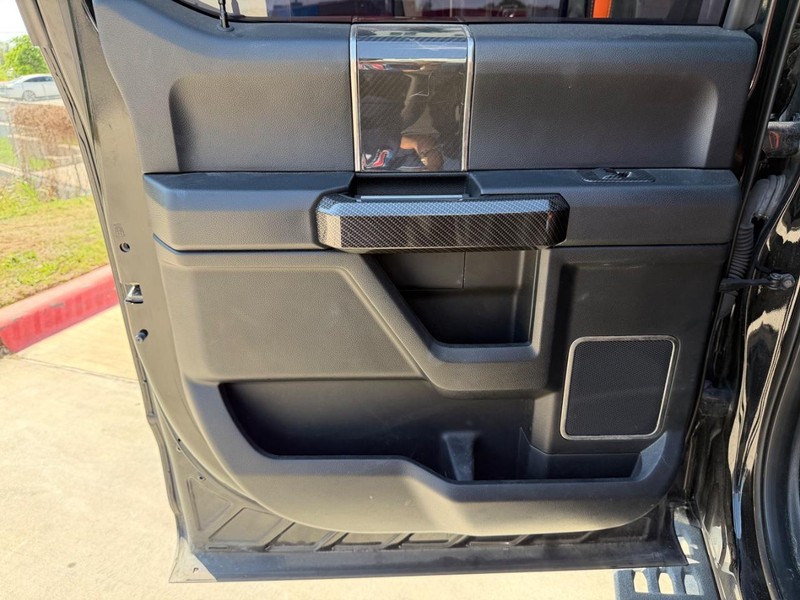 Ford F-150 Vehicle Full-screen Gallery Image 16