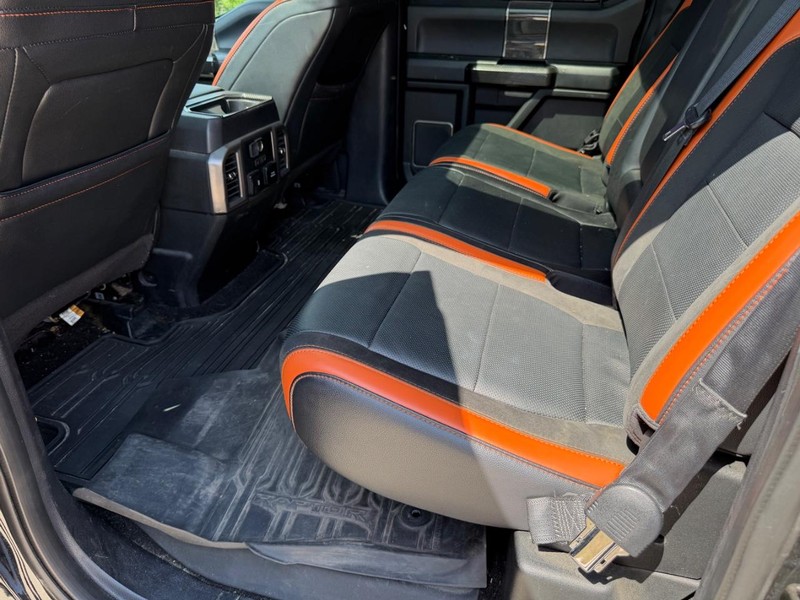 Ford F-150 Vehicle Full-screen Gallery Image 17