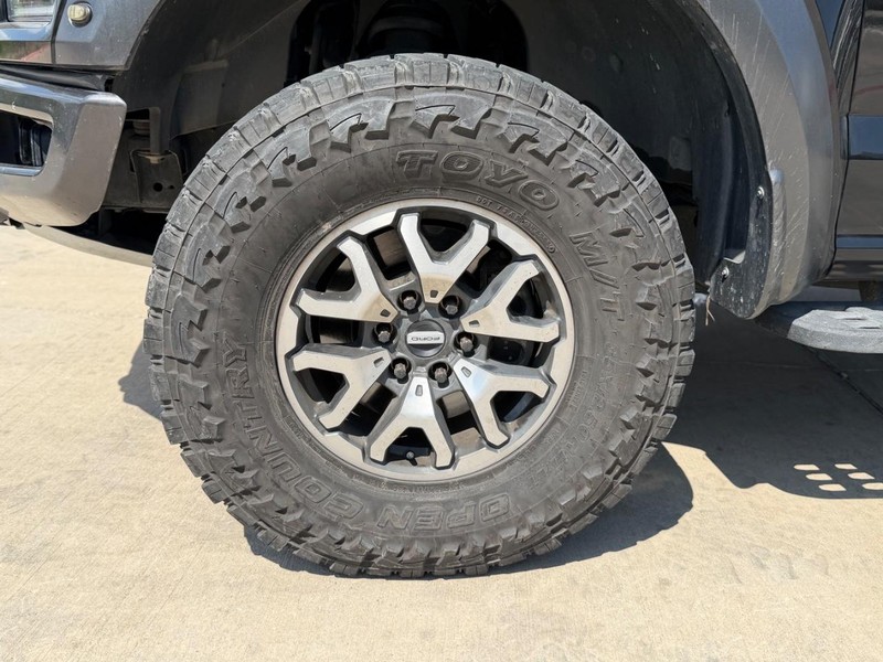 Ford F-150 Vehicle Full-screen Gallery Image 23