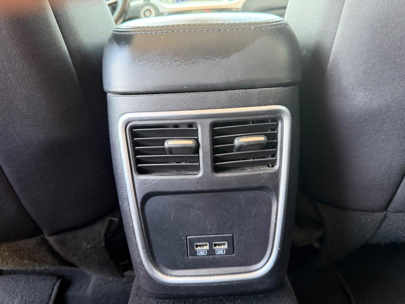 Chrysler 300 Vehicle Full-screen Gallery Image 18