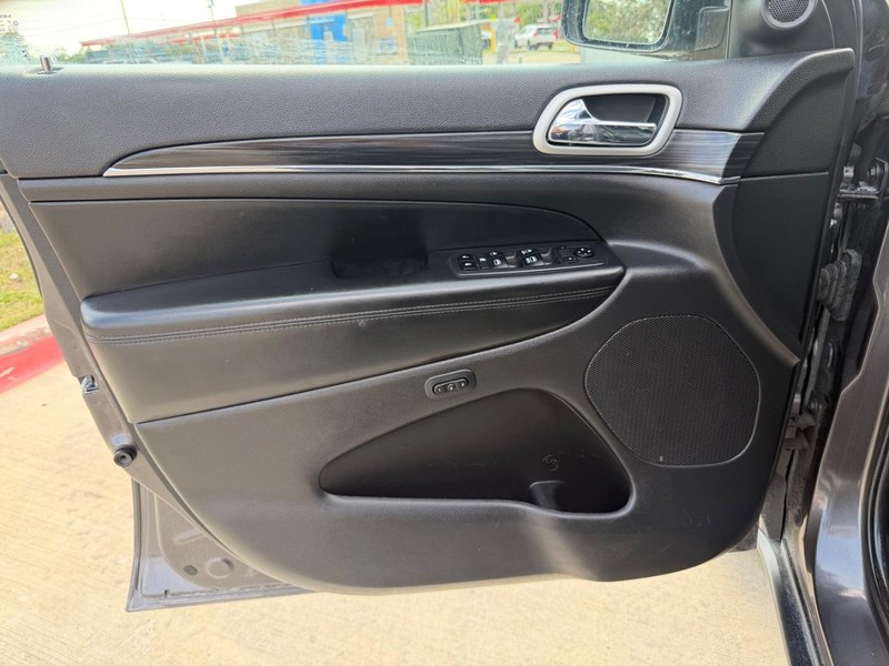 Jeep Grand Cherokee Vehicle Full-screen Gallery Image 10