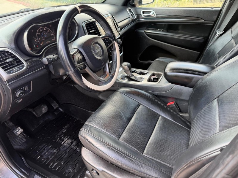 Jeep Grand Cherokee Vehicle Full-screen Gallery Image 11