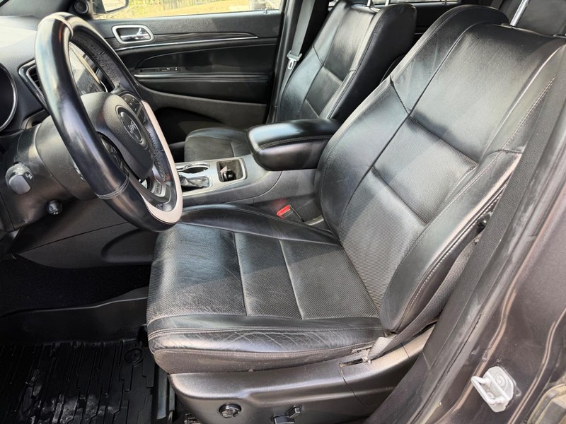 Jeep Grand Cherokee Vehicle Full-screen Gallery Image 12