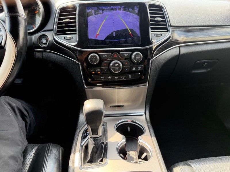 Jeep Grand Cherokee Vehicle Full-screen Gallery Image 15