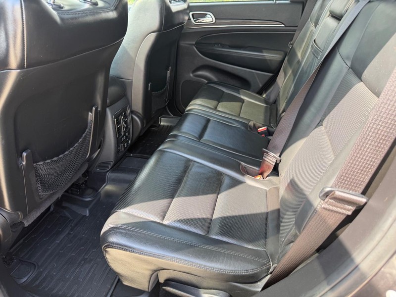 Jeep Grand Cherokee Vehicle Full-screen Gallery Image 17