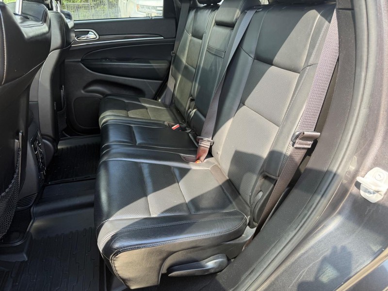 Jeep Grand Cherokee Vehicle Full-screen Gallery Image 18