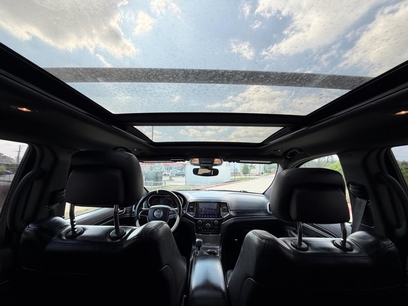 Jeep Grand Cherokee Vehicle Full-screen Gallery Image 21