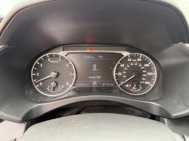 Nissan Altima Vehicle Full-screen Gallery Image 13