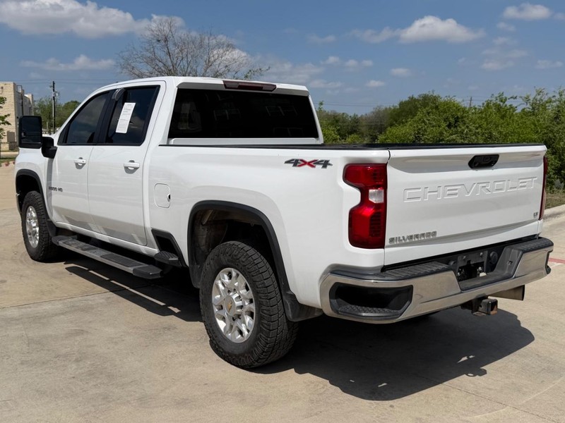 Chevrolet Silverado 2500HD Vehicle Full-screen Gallery Image 04