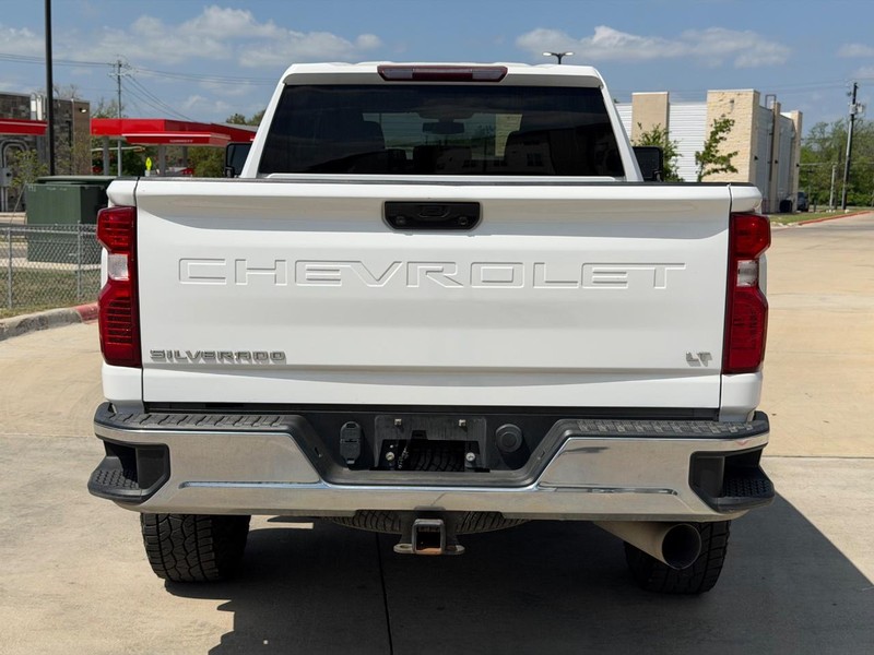 Chevrolet Silverado 2500HD Vehicle Full-screen Gallery Image 05