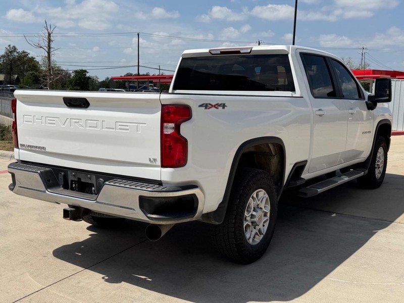 Chevrolet Silverado 2500HD Vehicle Full-screen Gallery Image 06