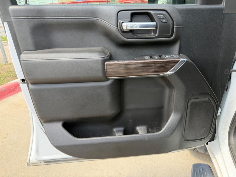 Chevrolet Silverado 2500HD Vehicle Full-screen Gallery Image 10