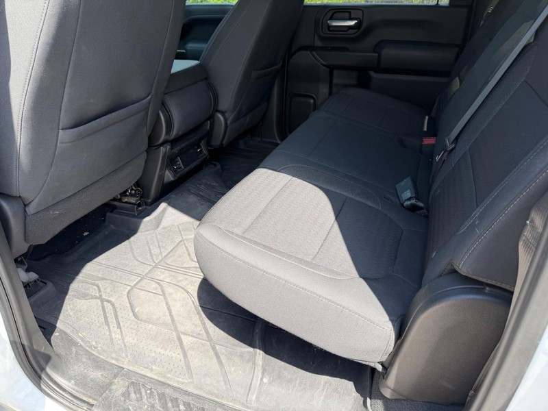 Chevrolet Silverado 2500HD Vehicle Full-screen Gallery Image 16