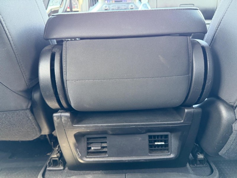 Chevrolet Silverado 2500HD Vehicle Full-screen Gallery Image 18