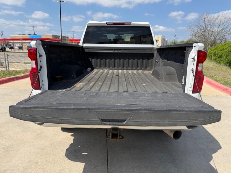 Chevrolet Silverado 2500HD Vehicle Full-screen Gallery Image 20