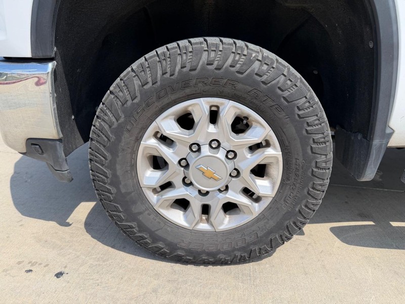 Chevrolet Silverado 2500HD Vehicle Full-screen Gallery Image 22