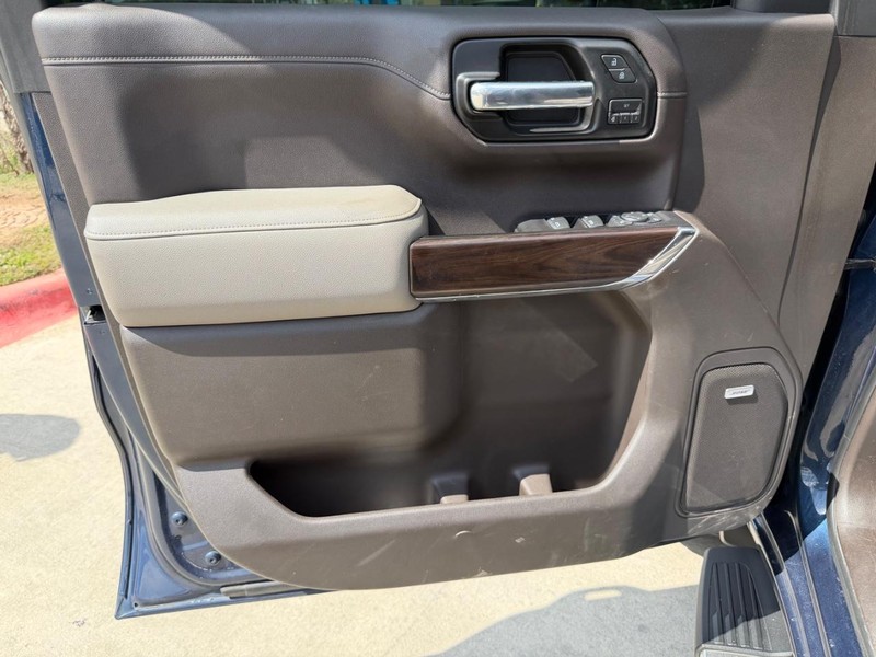 GMC Sierra 1500 Vehicle Full-screen Gallery Image 10