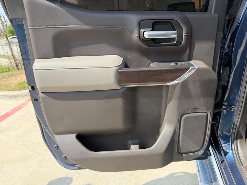 GMC Sierra 1500 Vehicle Full-screen Gallery Image 15