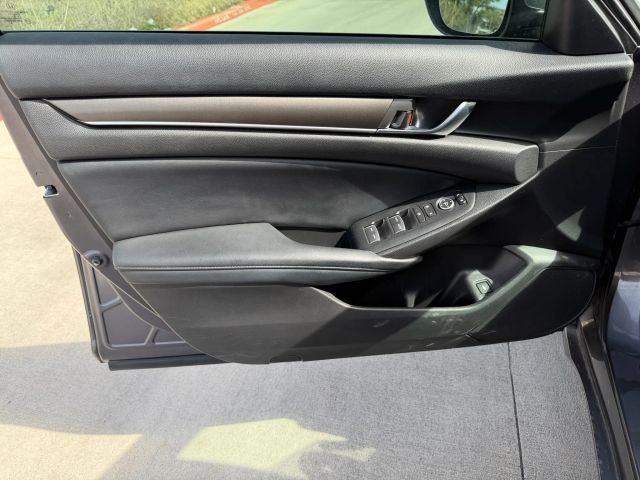 Honda Accord Sedan Vehicle Full-screen Gallery Image 10