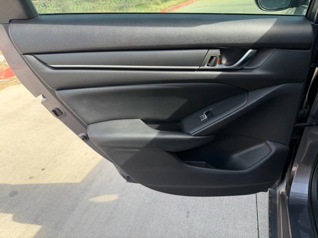 Honda Accord Sedan Vehicle Full-screen Gallery Image 16