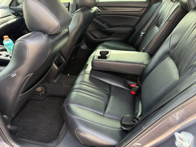 Honda Accord Sedan Vehicle Full-screen Gallery Image 17