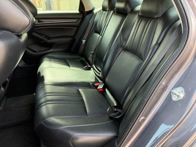 Honda Accord Sedan Vehicle Full-screen Gallery Image 18