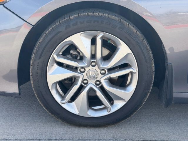 Honda Accord Sedan Vehicle Full-screen Gallery Image 20