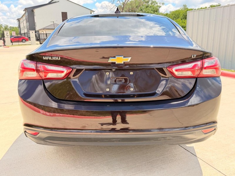 Chevrolet Malibu Vehicle Full-screen Gallery Image 05
