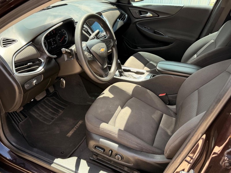 Chevrolet Malibu Vehicle Full-screen Gallery Image 10