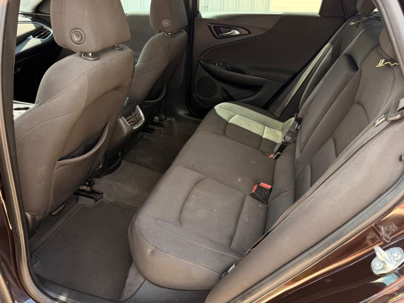 Chevrolet Malibu Vehicle Full-screen Gallery Image 11