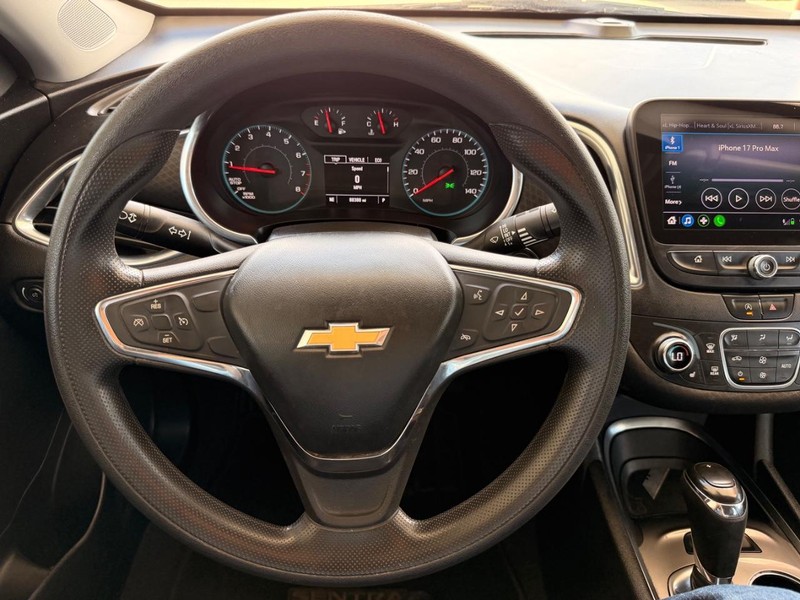 Chevrolet Malibu Vehicle Full-screen Gallery Image 13