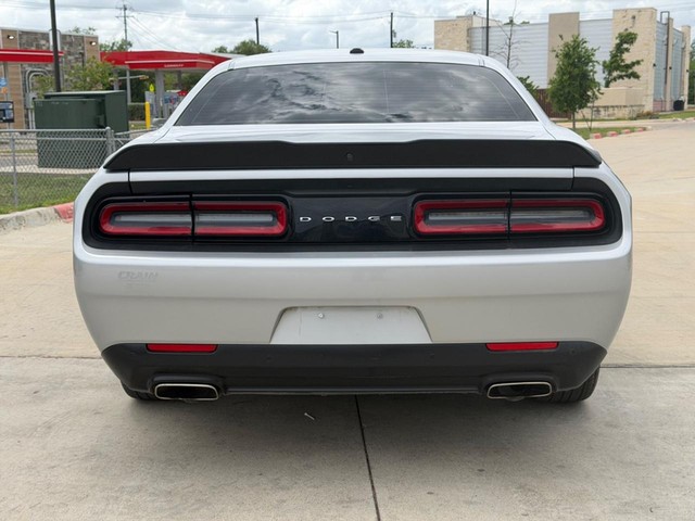 Dodge Challenger Vehicle Full-screen Gallery Image 05