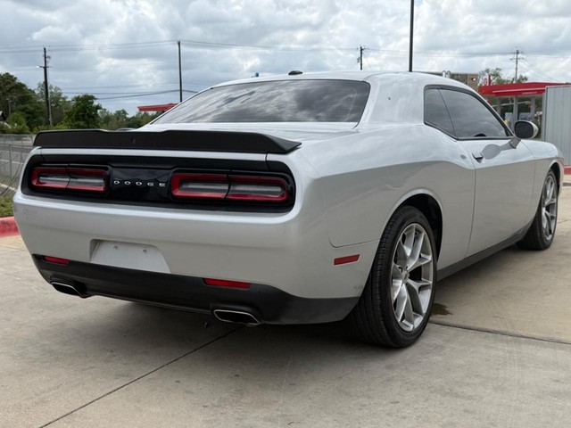 Dodge Challenger Vehicle Full-screen Gallery Image 06