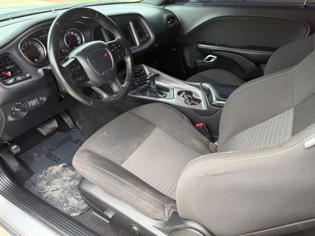 Dodge Challenger Vehicle Full-screen Gallery Image 11