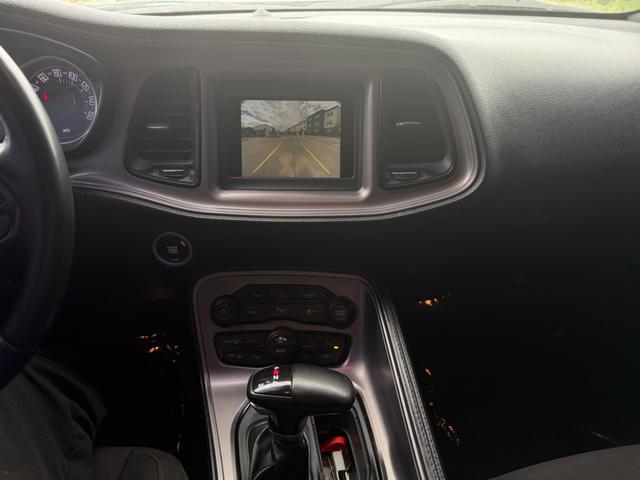 Dodge Challenger Vehicle Full-screen Gallery Image 15