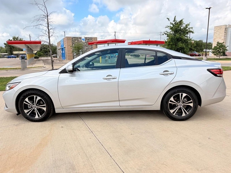 Nissan Sentra Vehicle Full-screen Gallery Image 03