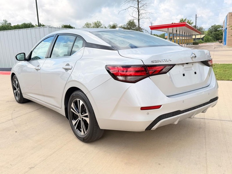 Nissan Sentra Vehicle Full-screen Gallery Image 04