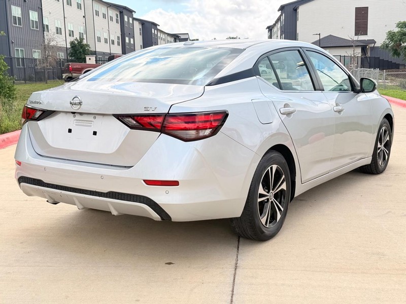 Nissan Sentra Vehicle Full-screen Gallery Image 06