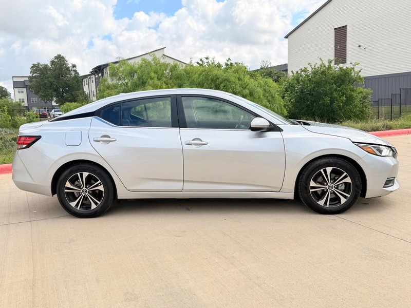 Nissan Sentra Vehicle Full-screen Gallery Image 07