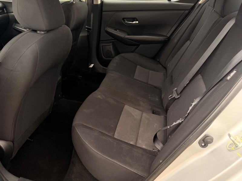 Nissan Sentra Vehicle Full-screen Gallery Image 13