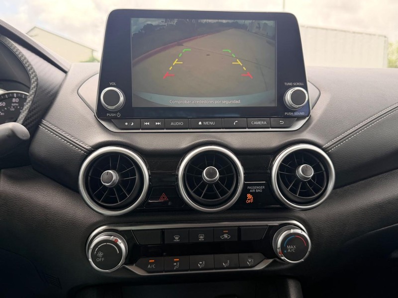Nissan Sentra Vehicle Full-screen Gallery Image 14