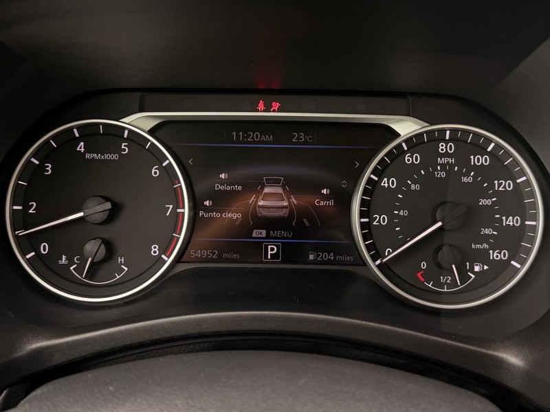 Nissan Sentra Vehicle Full-screen Gallery Image 15