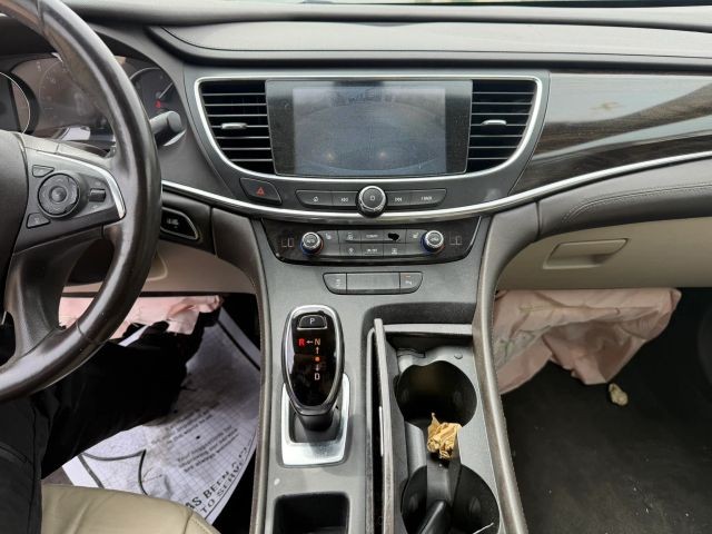 Buick LaCrosse Vehicle Full-screen Gallery Image 12