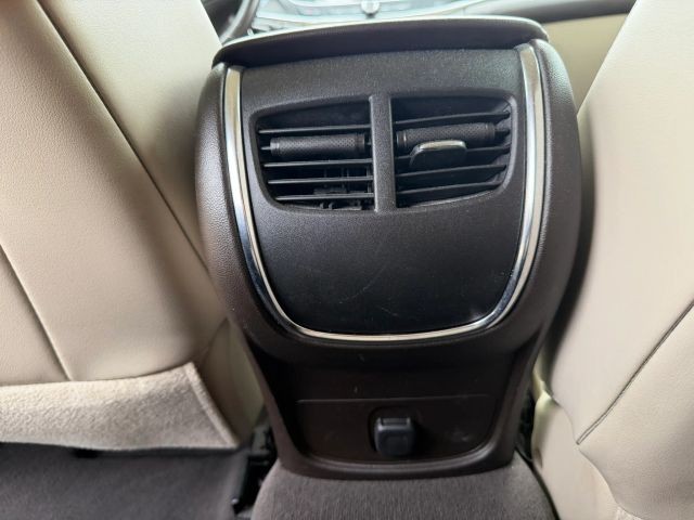 Buick LaCrosse Vehicle Full-screen Gallery Image 16