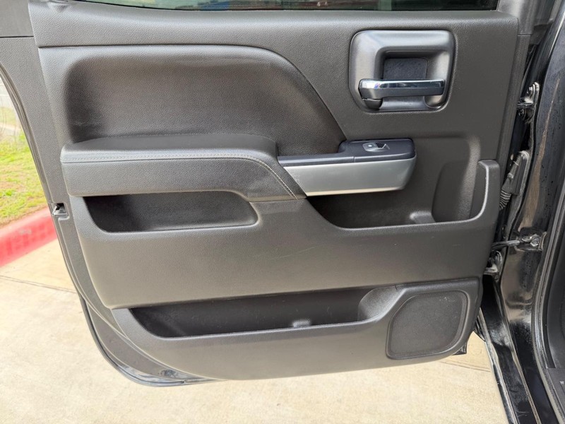 Chevrolet Silverado 1500 Vehicle Full-screen Gallery Image 16