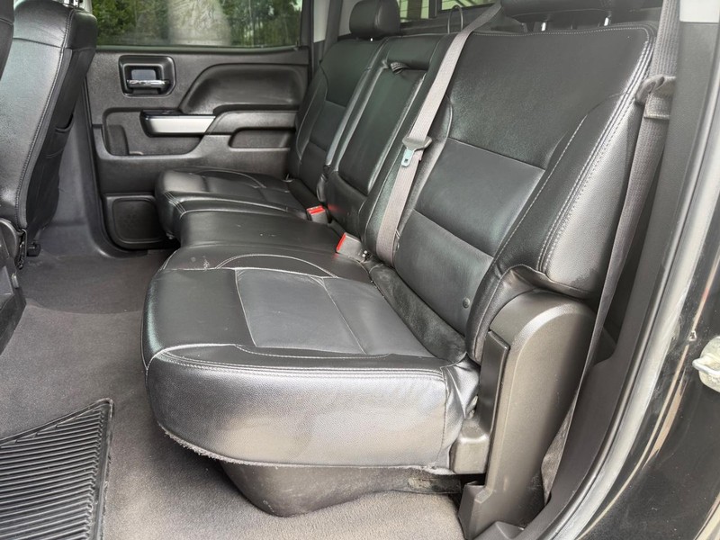 Chevrolet Silverado 1500 Vehicle Full-screen Gallery Image 18