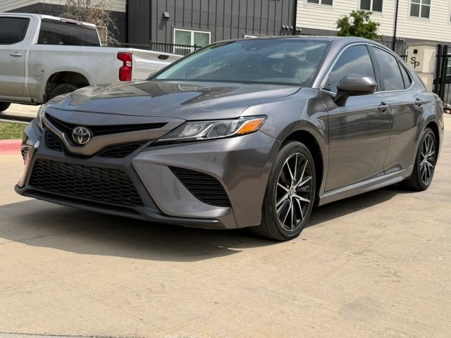 Toyota Camry Vehicle Full-screen Gallery Image 02
