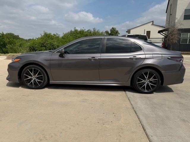 Toyota Camry Vehicle Full-screen Gallery Image 03