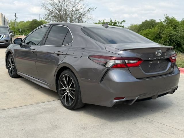 Toyota Camry Vehicle Full-screen Gallery Image 04